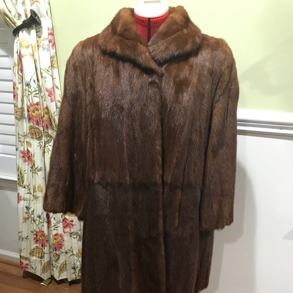 Vintage Burger Philipps mink fur coat (size M, preowned) - Picture 4 of 10